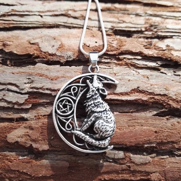 New Magic Wolf Moon Silver Boho Pendant Necklace - Picture 3 of 3